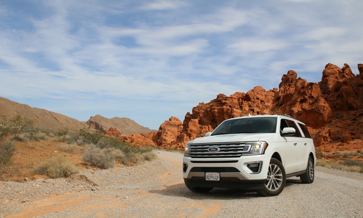 đi du lịch Việt Trì - Xe SUV đa dụng đưa đón gia đình về quê an toàn